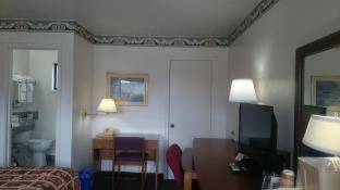Room #2974911 at Monterey Fairgrounds Inn