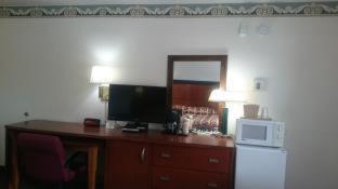 Room #2974911 at Monterey Fairgrounds Inn
