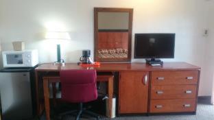 Room #2974912 at Monterey Fairgrounds Inn