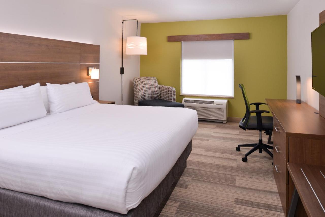 | Holiday Inn Express Mineral Wells, an IHG Hotel