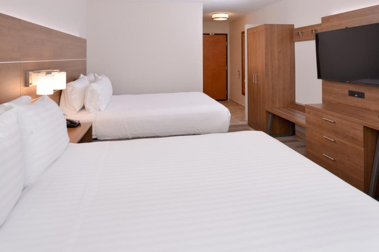 | Holiday Inn Express Mineral Wells, an IHG Hotel