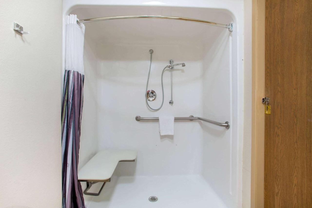 Queen Room - Mobility Access/Non-Smoking at La Quinta Inn & Suites by Wyndham Springfield South