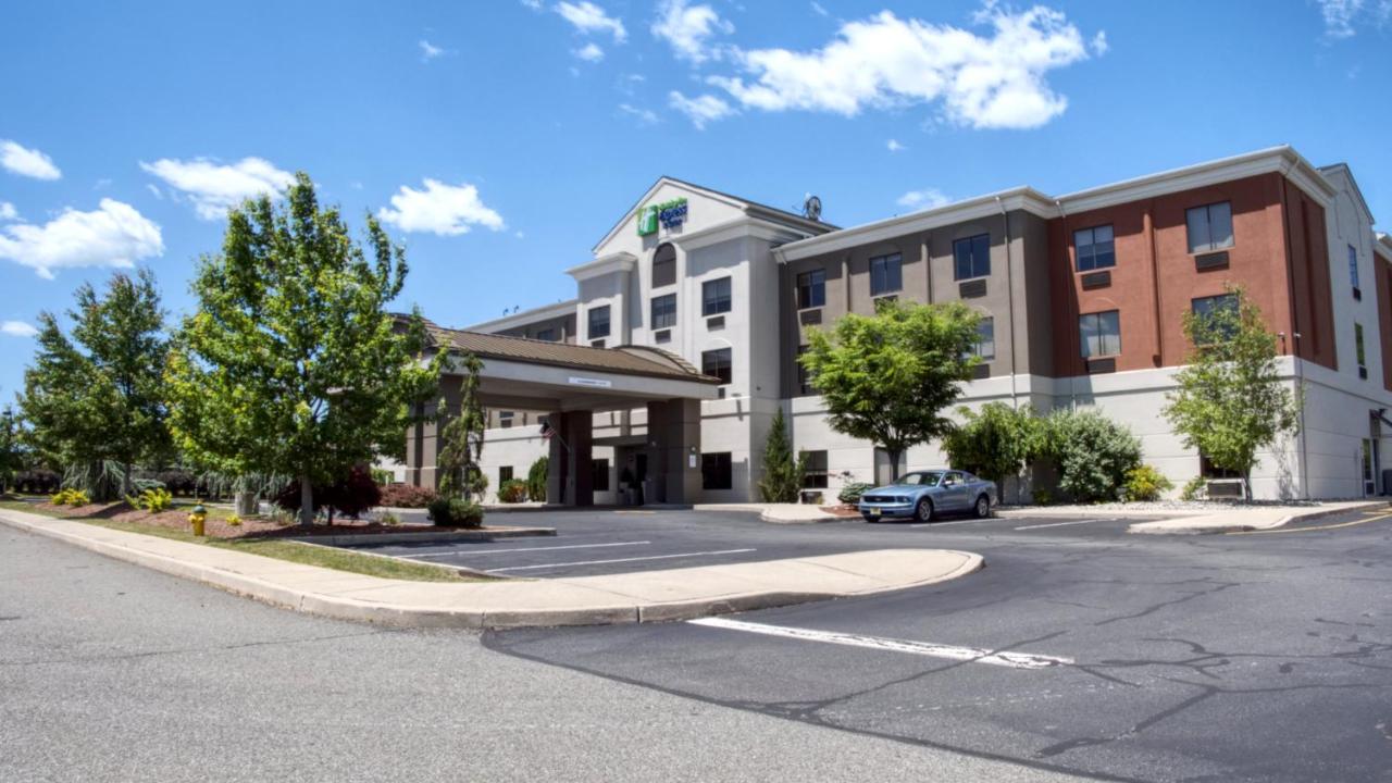  | Holiday Inn Express and Suites Newton