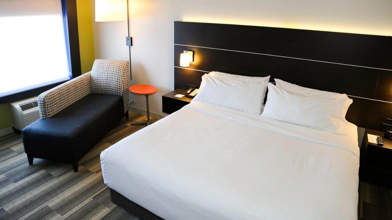 King Room - Disability Access/Roll in Shower at Holiday Inn Express & Suites Kingston-Ulster by IHG