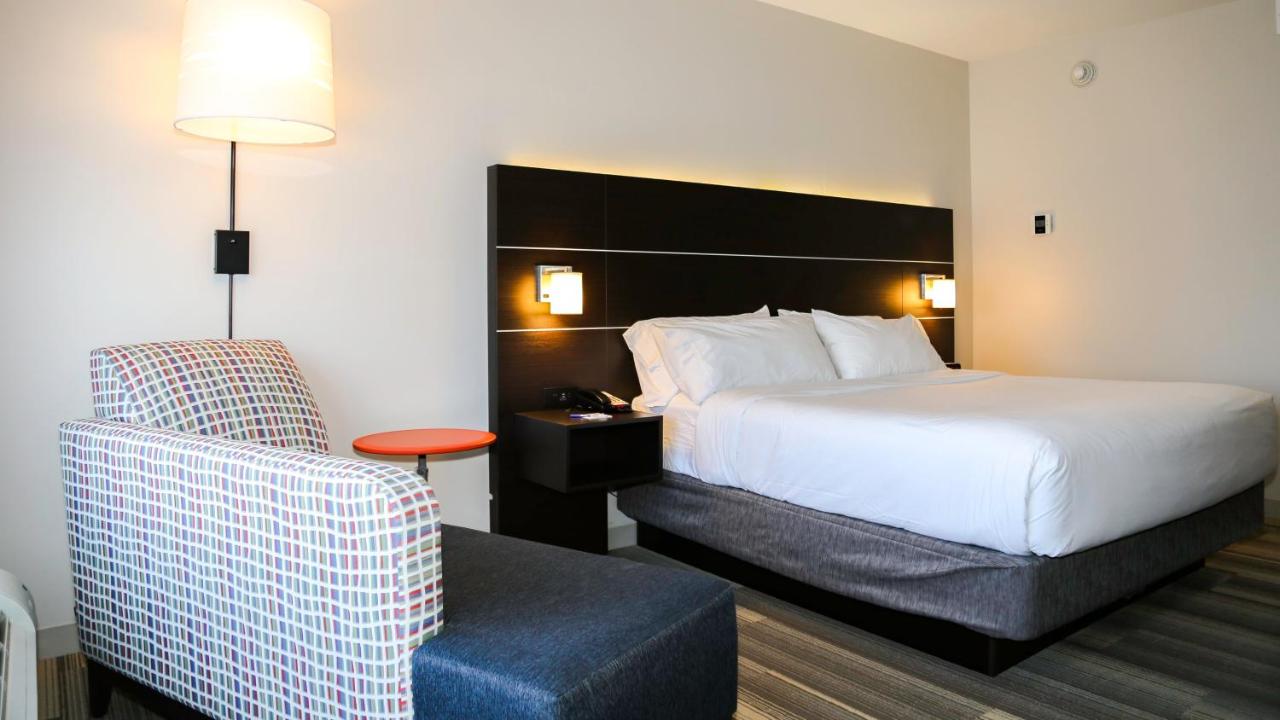 Leisure King Room - Non-Smoking at Holiday Inn Express & Suites Kingston-Ulster by IHG