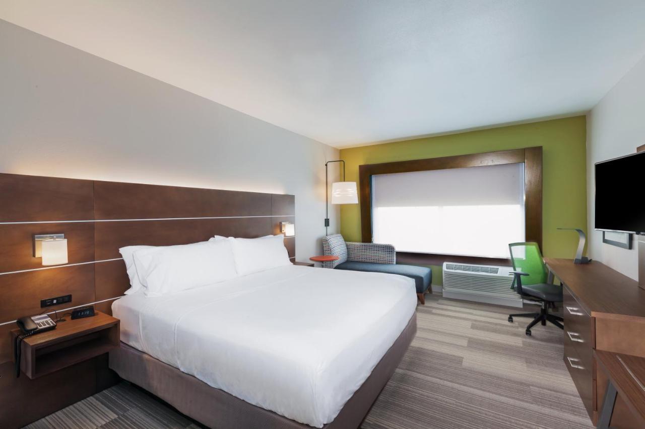  | Holiday Inn Express and Suites Chanute, an IHG Hotel