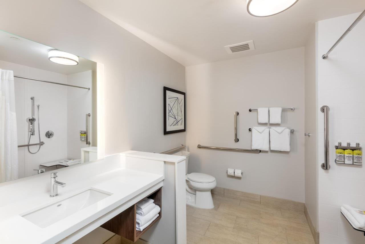King Room - Mobility Access/Roll in Shower - Non-Smoking at Holiday Inn Express & Suites Moreno Valley - Riverside by IHG