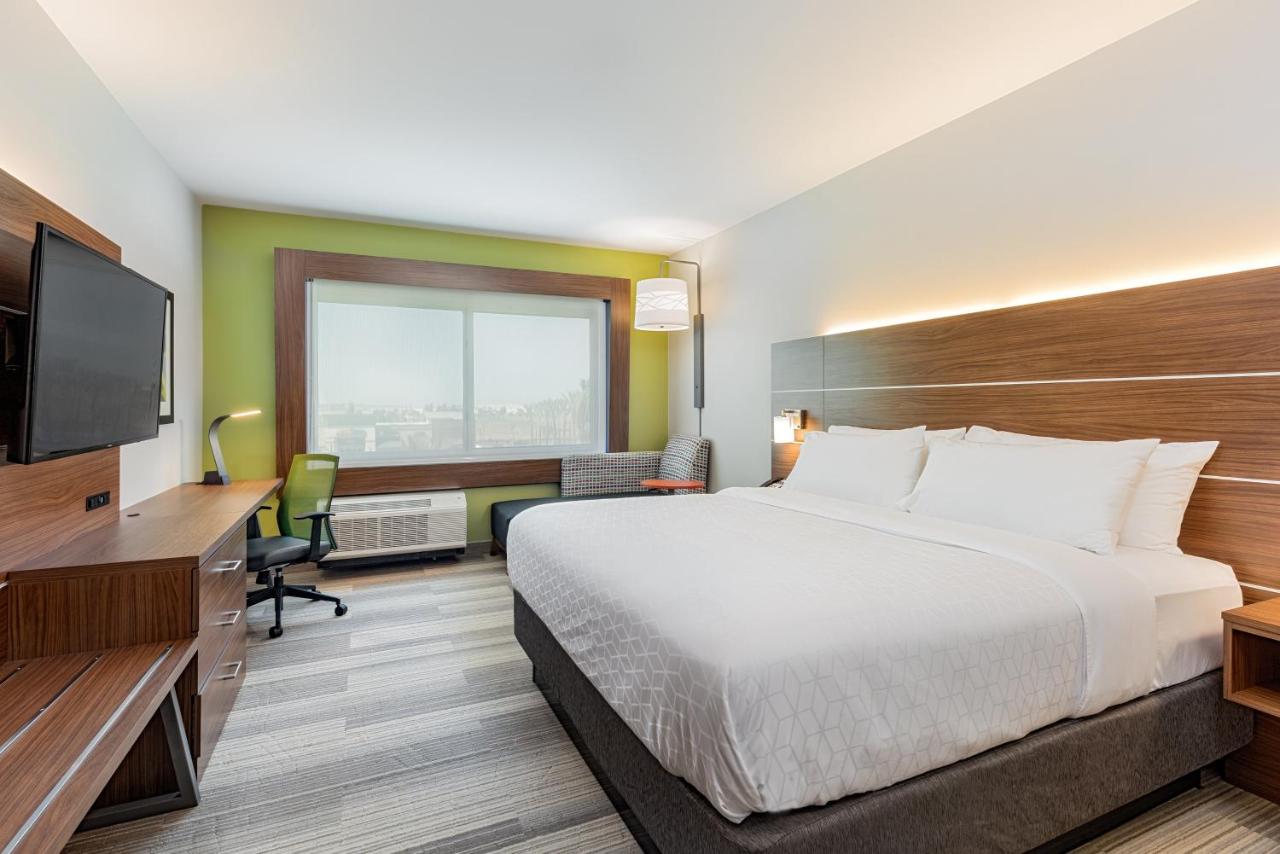 Leisure King Room - Non-Smoking at Holiday Inn Express & Suites Moreno Valley - Riverside by IHG