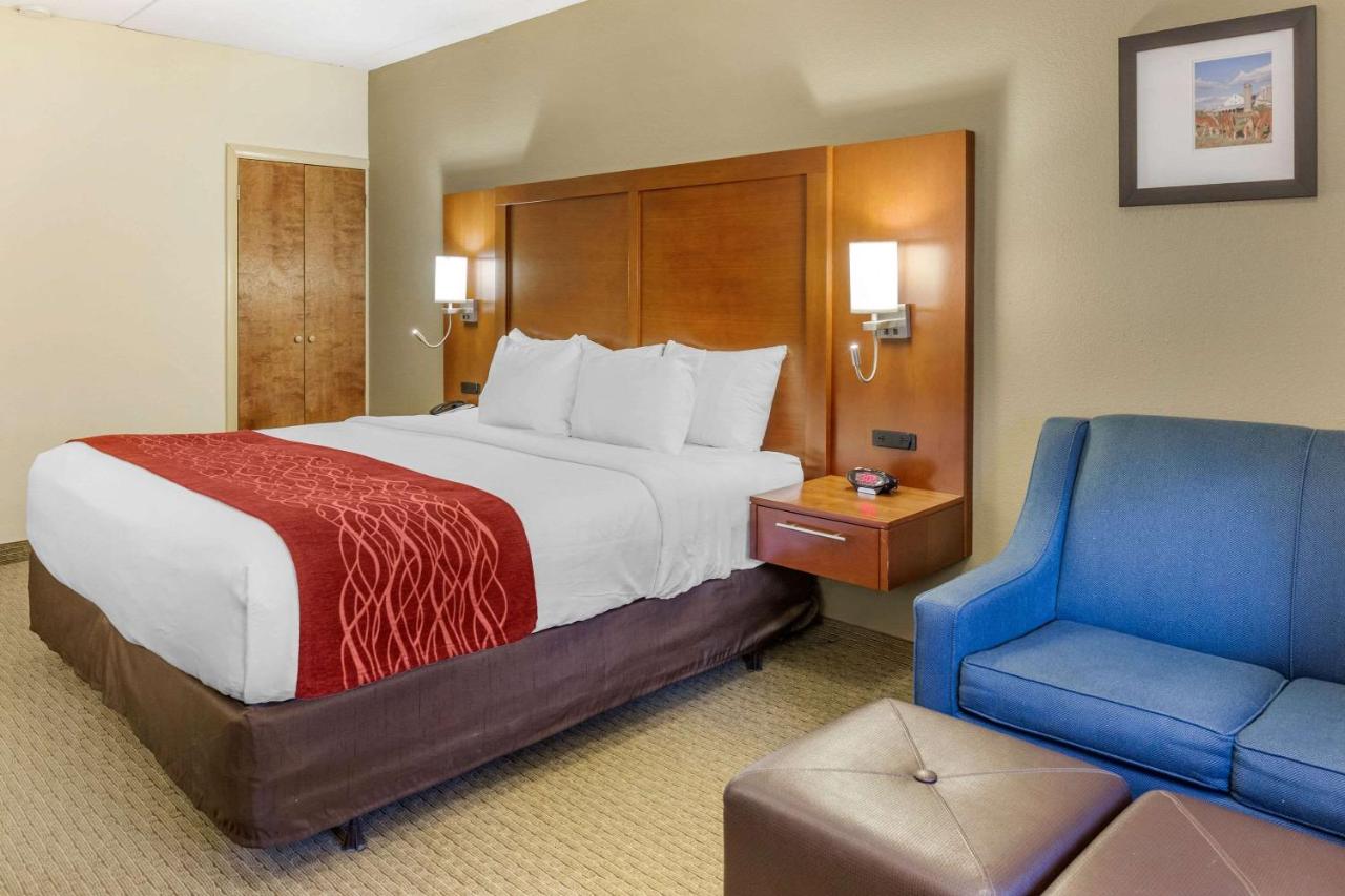 King Room - Accessible/Non-Smoking at Comfort Inn Lancaster at Rockvale