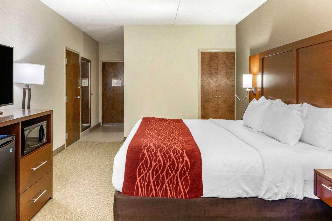 King Room - Accessible/Non-Smoking at Comfort Inn Lancaster at Rockvale
