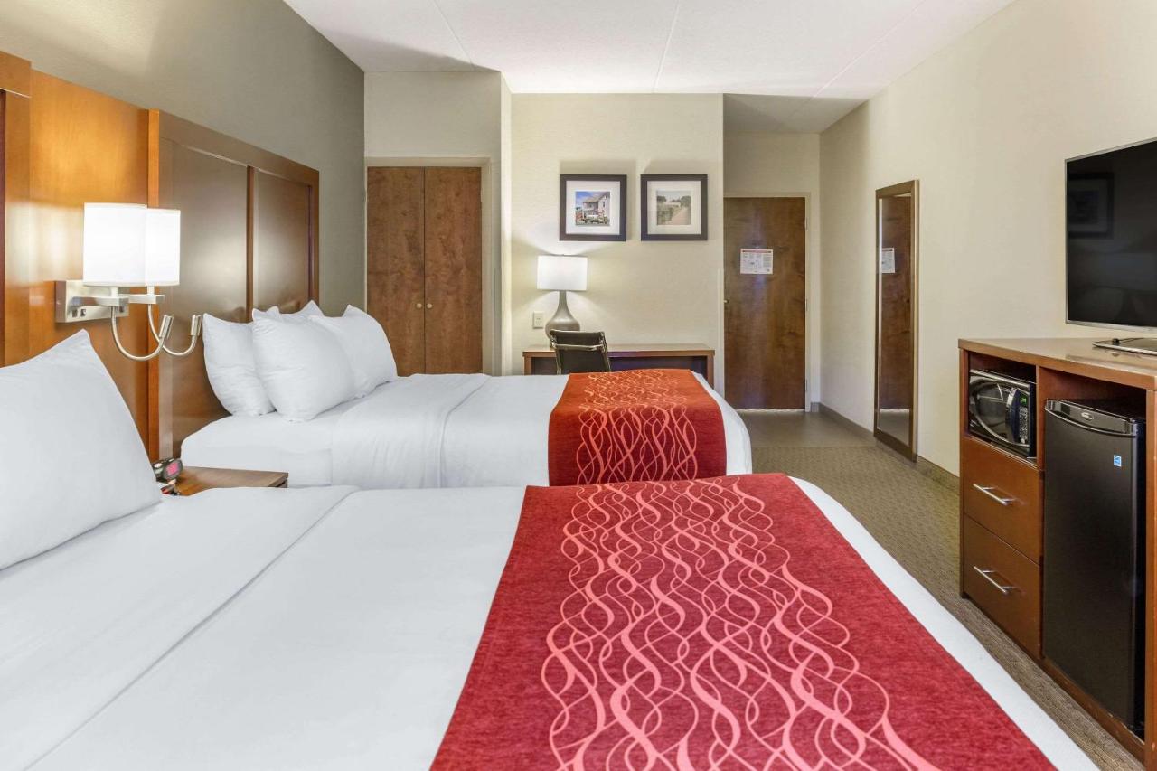 Queen Room with Two Queen Beds Poolside at Comfort Inn Lancaster at Rockvale