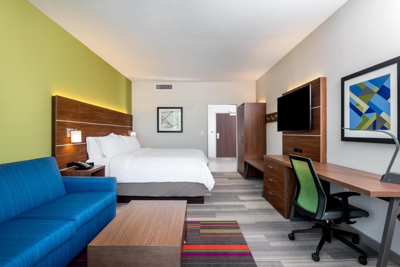 | Holiday Inn Express & Suites Santa Ana - Orange County, an IHG Hotel