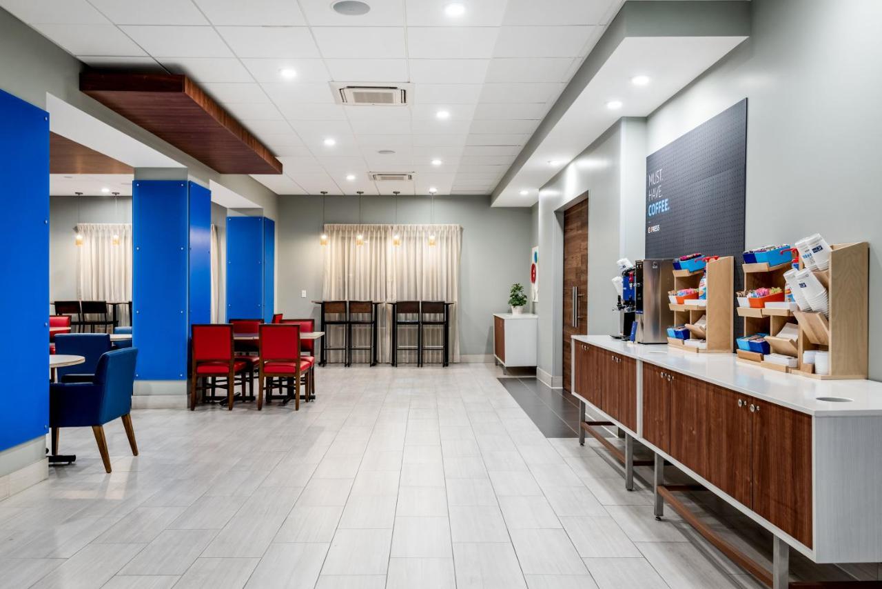 | Holiday Inn Express & Suites Santa Ana - Orange County, an IHG Hotel