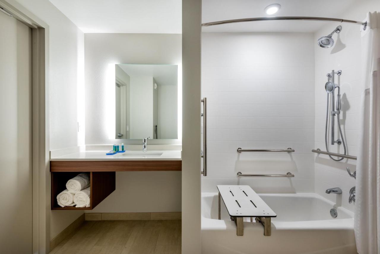 | Holiday Inn Express & Suites Santa Ana - Orange County, an IHG Hotel
