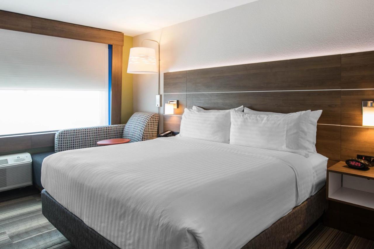 King Room - Disability Access Hearing Accessible - Roll-In Shower at Holiday Inn Express & Suites Ludington by IHG