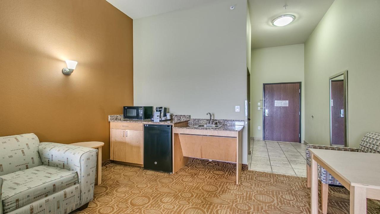 Suite - Mobility Access/Hearing Accessible at Holiday Inn Express Hotel Suites Lubbock Southwest-Wolfforth by IHG