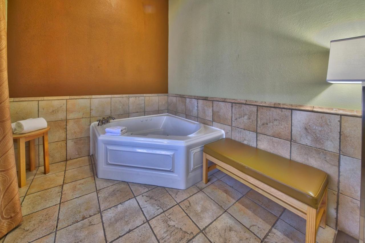Executive Suite at Holiday Inn Express Hotel Suites Lubbock Southwest-Wolfforth by IHG