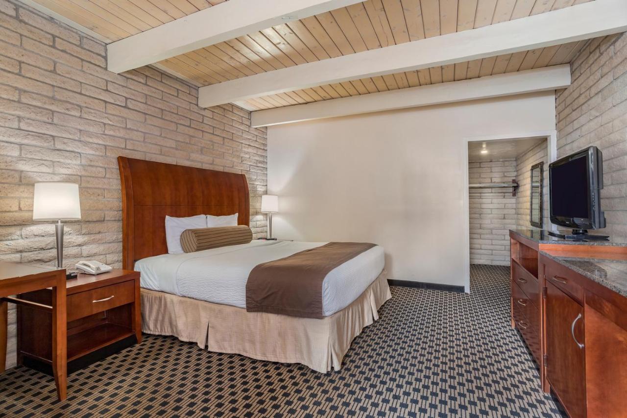King Room with Roll-In Shower - Disability Access at Kayenta Monument Valley Inn