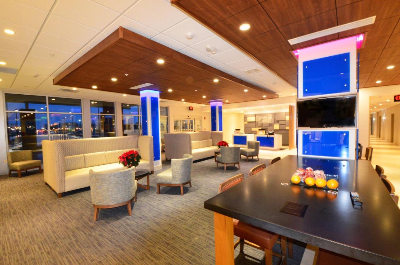 | Holiday Inn Express & Suites Toledo South-Perrysburg, an IHG Hotel