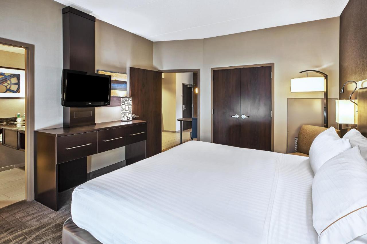 | Holiday Inn Express & Suites Dayton South - I-675, an IHG Hotel