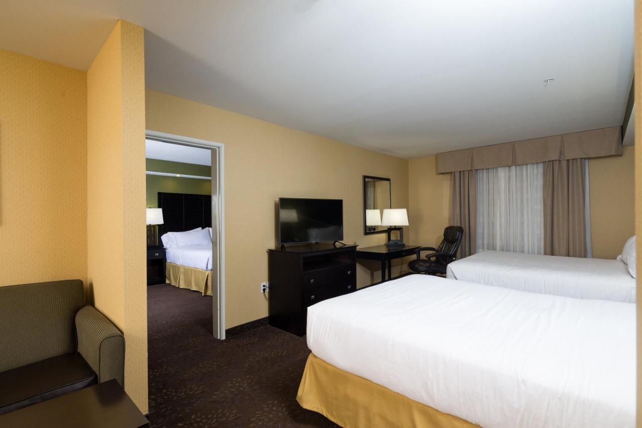 Suite Feature - Non-Smoking at Holiday Inn Express & Suites Detroit North - Troy by IHG