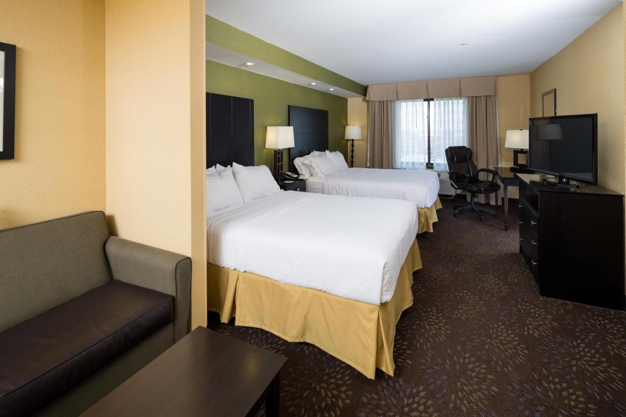  | Holiday Inn Express & Suites Detroit North - Troy