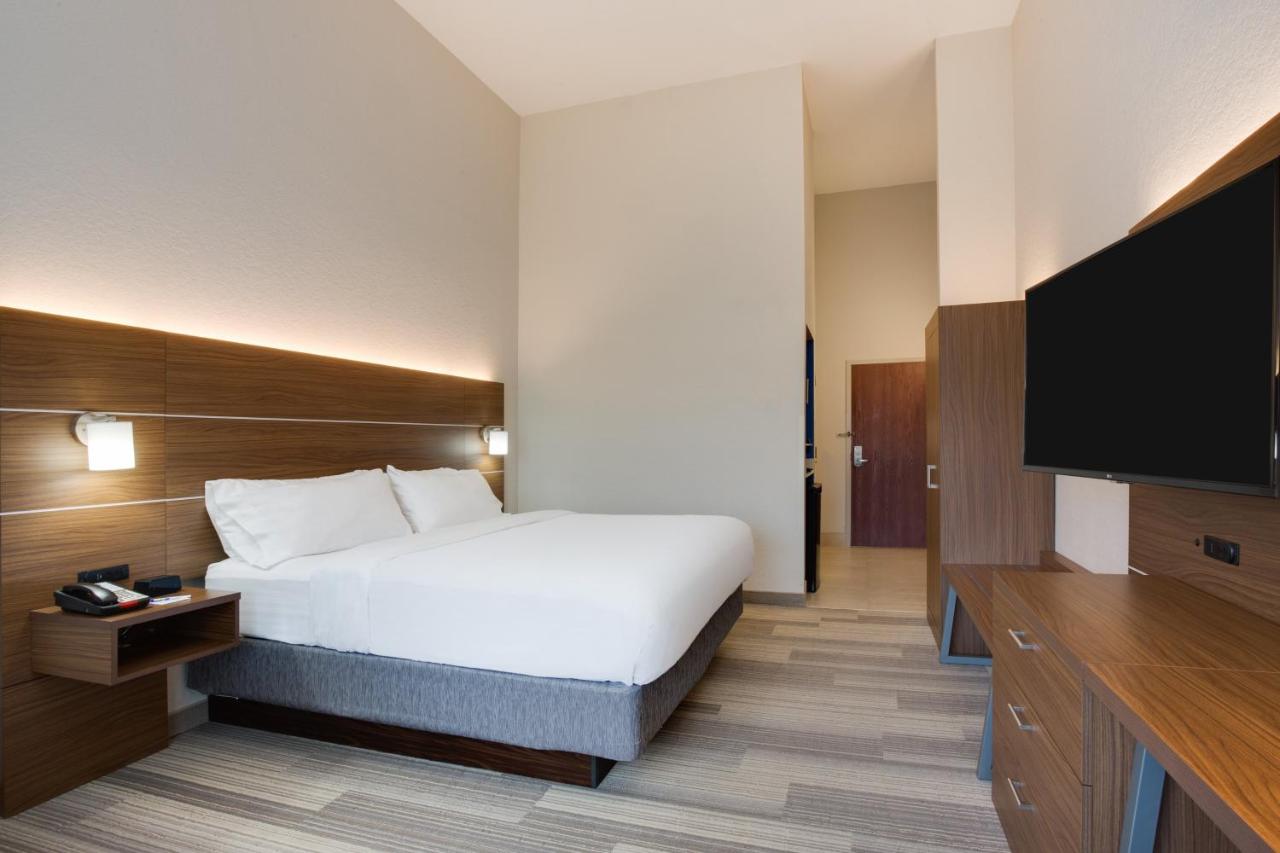 King Room - Mobility Access/Hearing Accessible at Holiday Inn Express Hotel & Suites Tampa-Fairgrounds-Casino by IHG