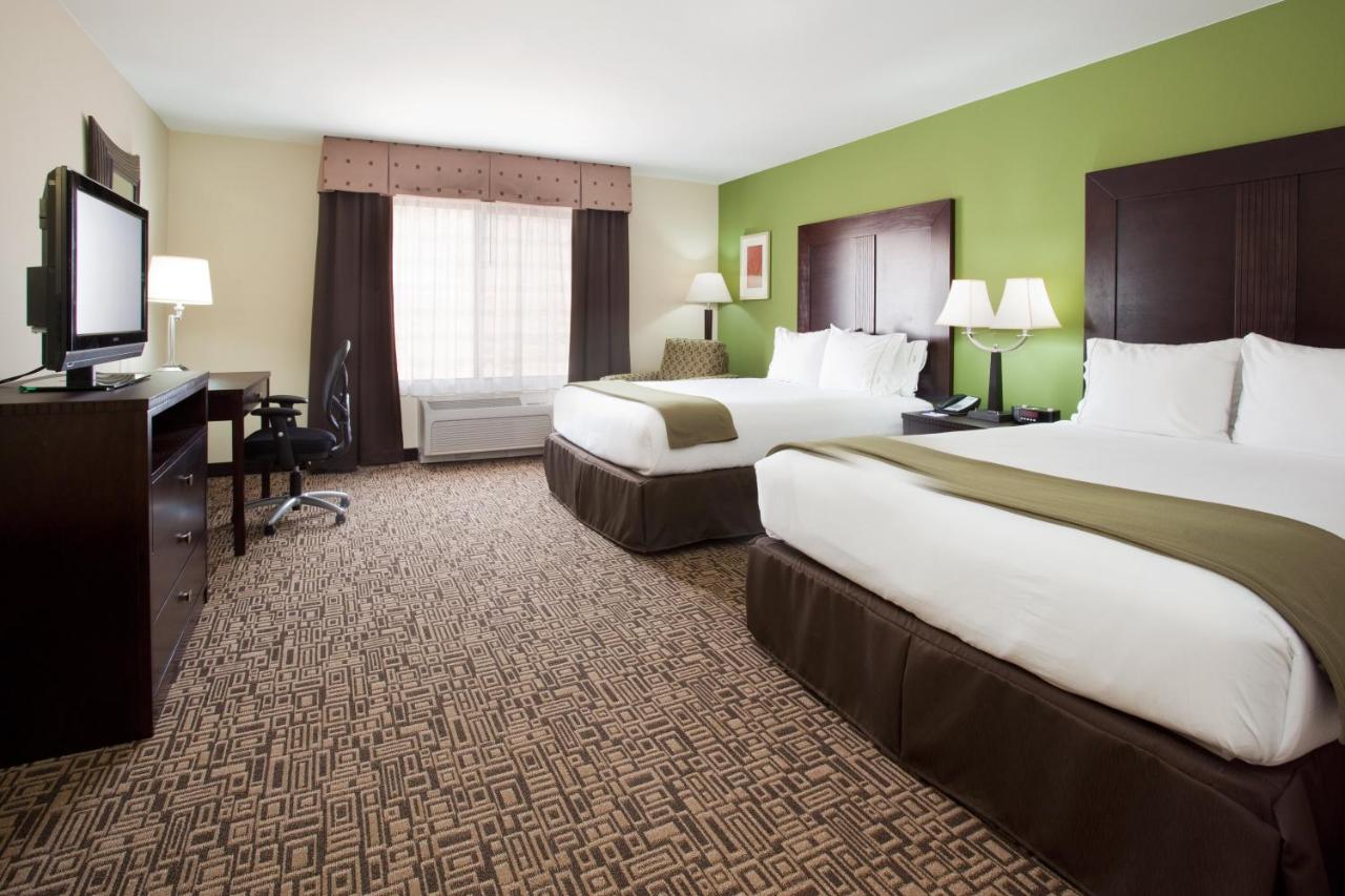 Executive Queen Room with Two Queen Beds - Non-Smoking at Holiday Inn Express Hotel & Suites Richfield by IHG