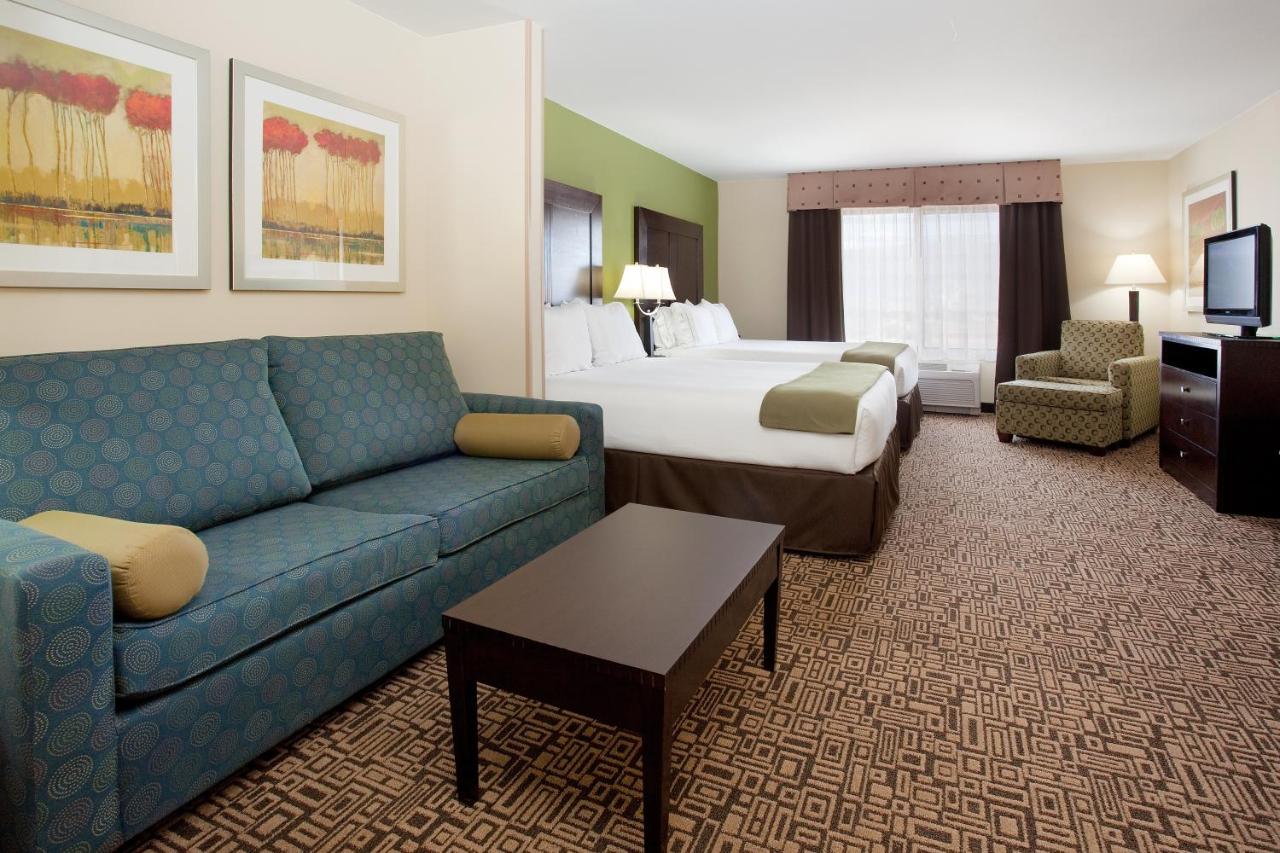 Deluxe Queen Suite with Hearing Accessible Tub - Non-Smoking at Holiday Inn Express Hotel & Suites Richfield by IHG