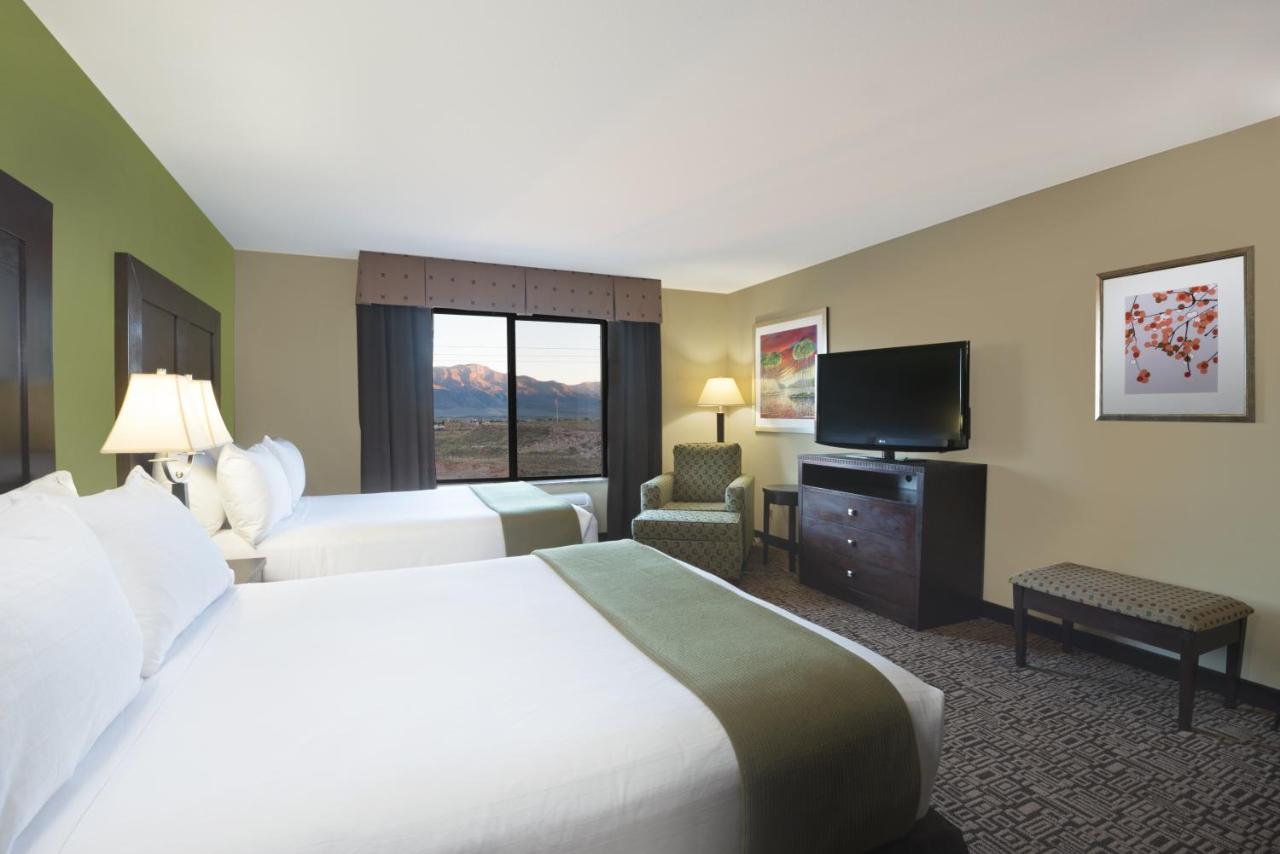 Executive Queen Room with Two Queen Beds - Non-Smoking at Holiday Inn Express Hotel & Suites Richfield by IHG