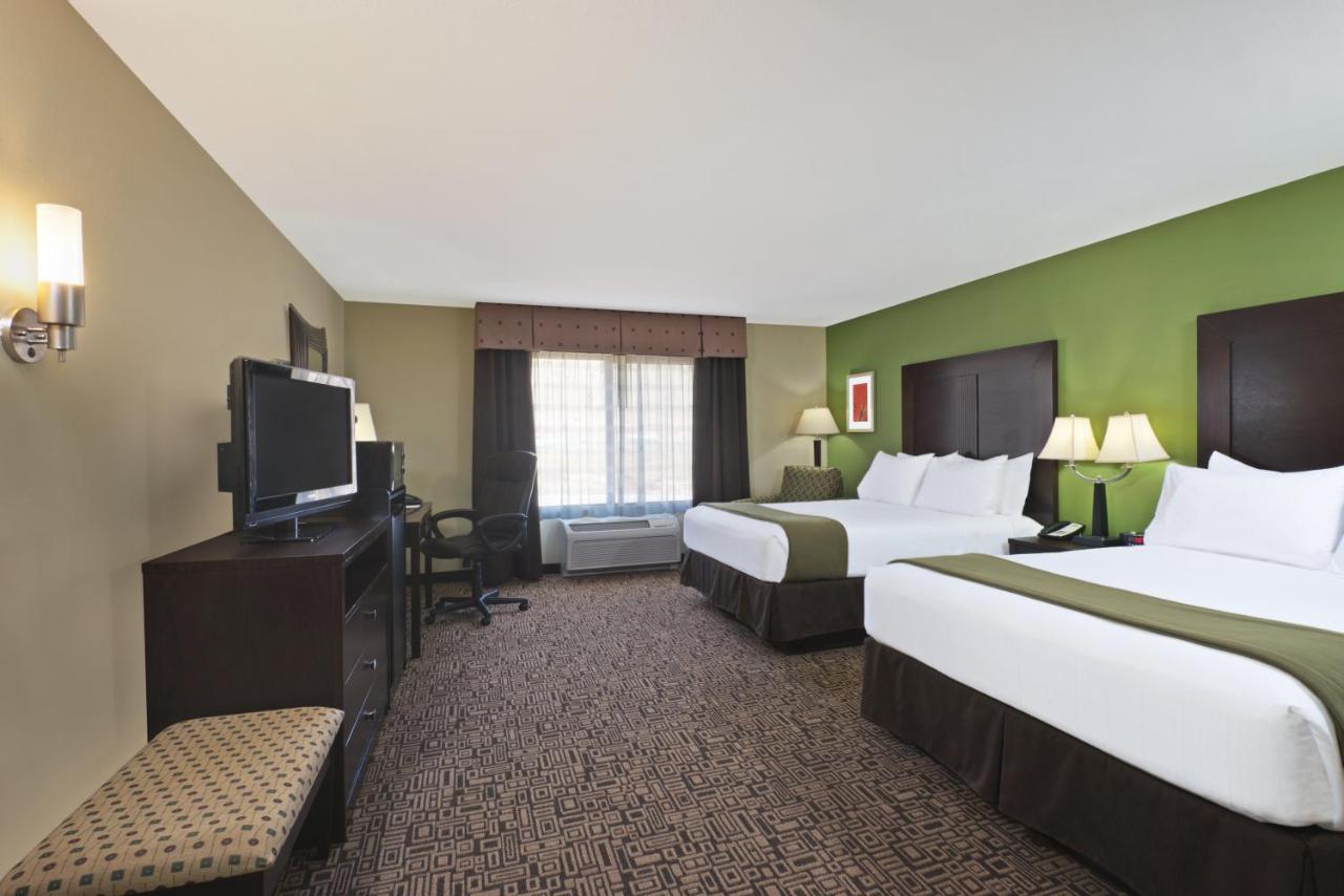 Executive Queen Room with Two Queen Beds - Non-Smoking at Holiday Inn Express Hotel & Suites Richfield by IHG
