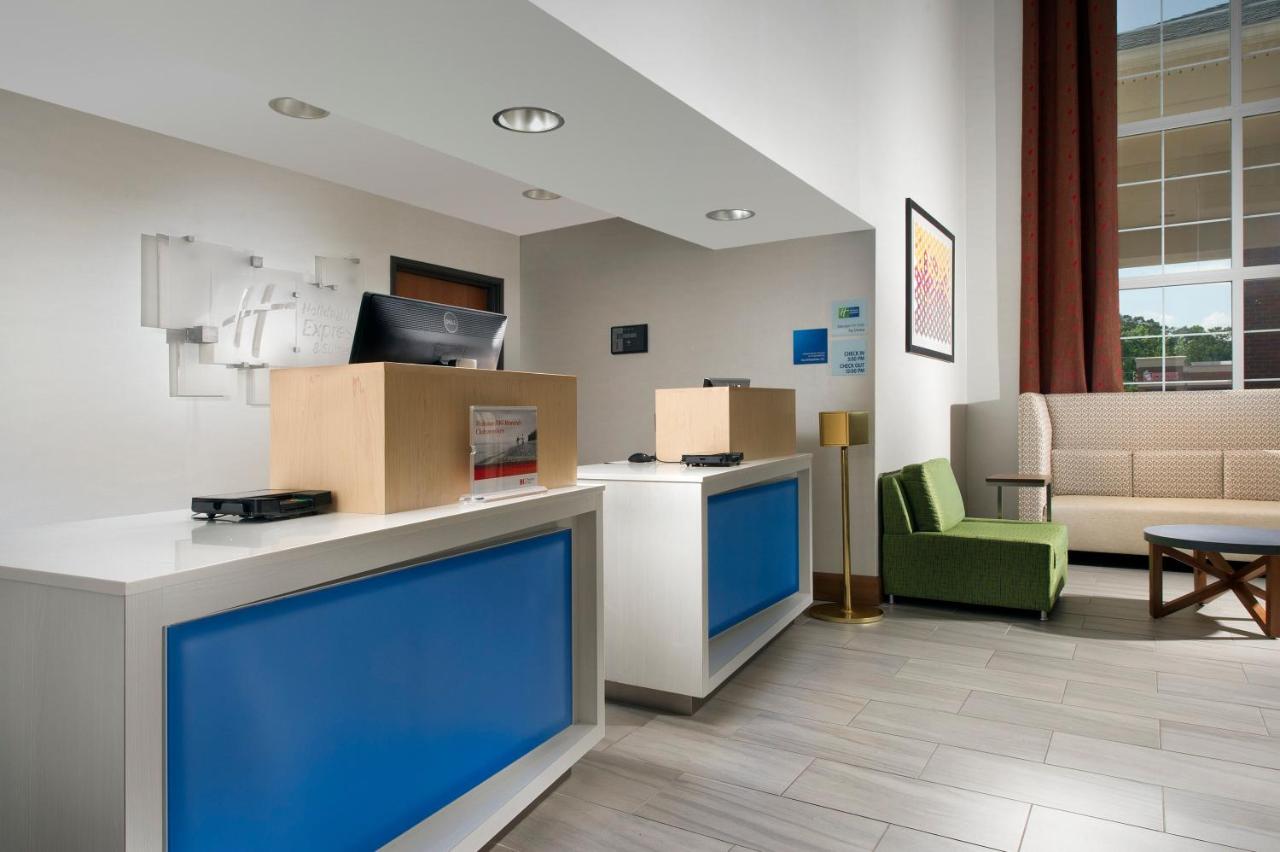 | Holiday Inn Express & Suites Charlottesville - Ruckersville, an IHG Hotel