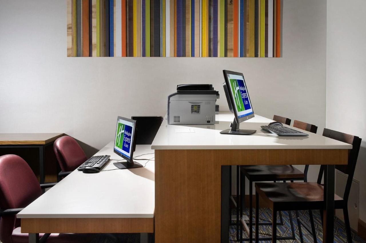 | Holiday Inn Express & Suites Charlottesville - Ruckersville, an IHG Hotel