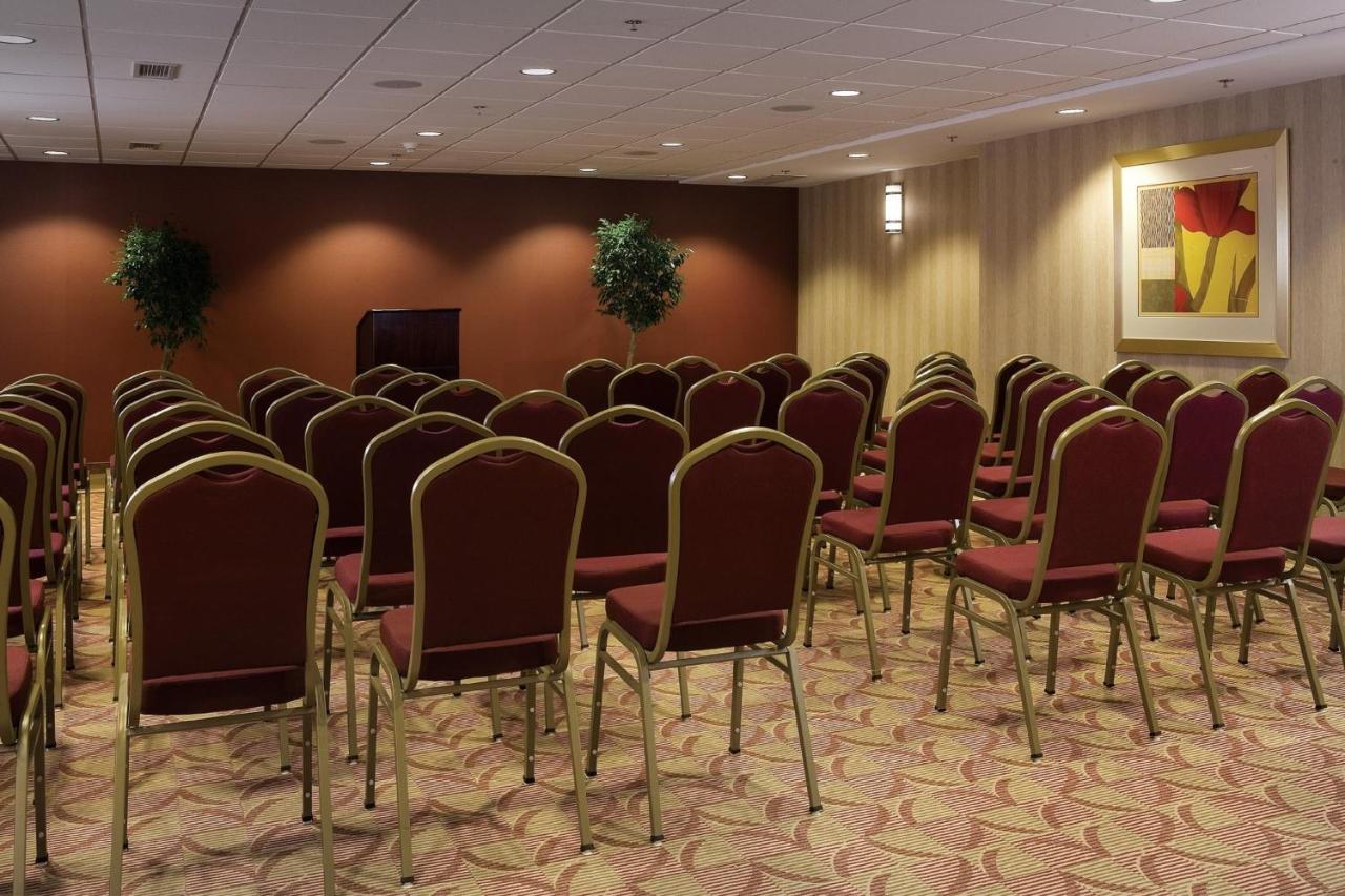 | Holiday Inn Express & Suites Charlottesville - Ruckersville, an IHG Hotel
