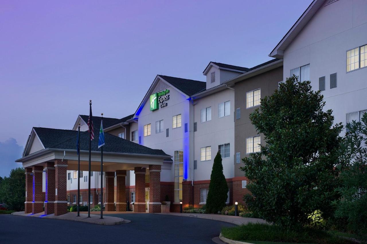 | Holiday Inn Express & Suites Charlottesville - Ruckersville, an IHG Hotel