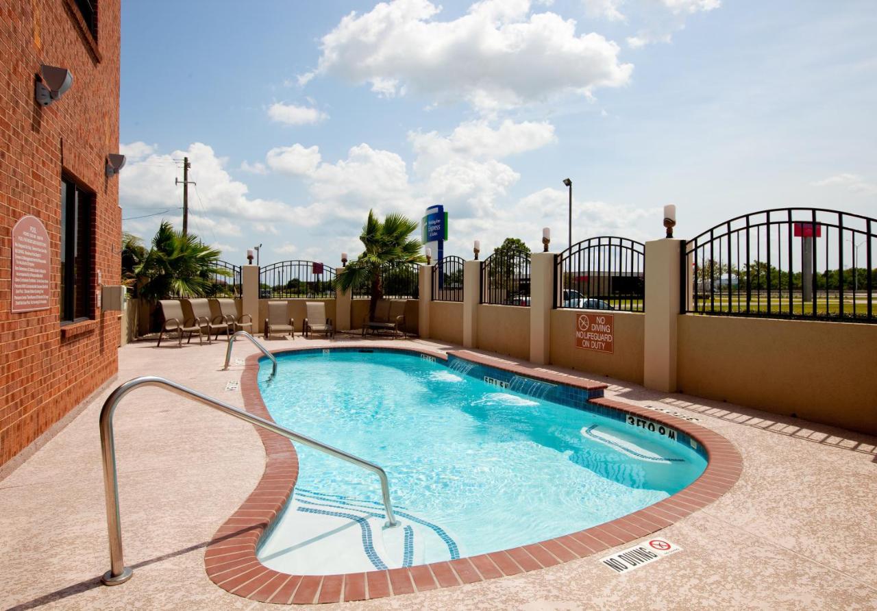 | Holiday Inn Express & Suites La Porte, an IHG Hotel