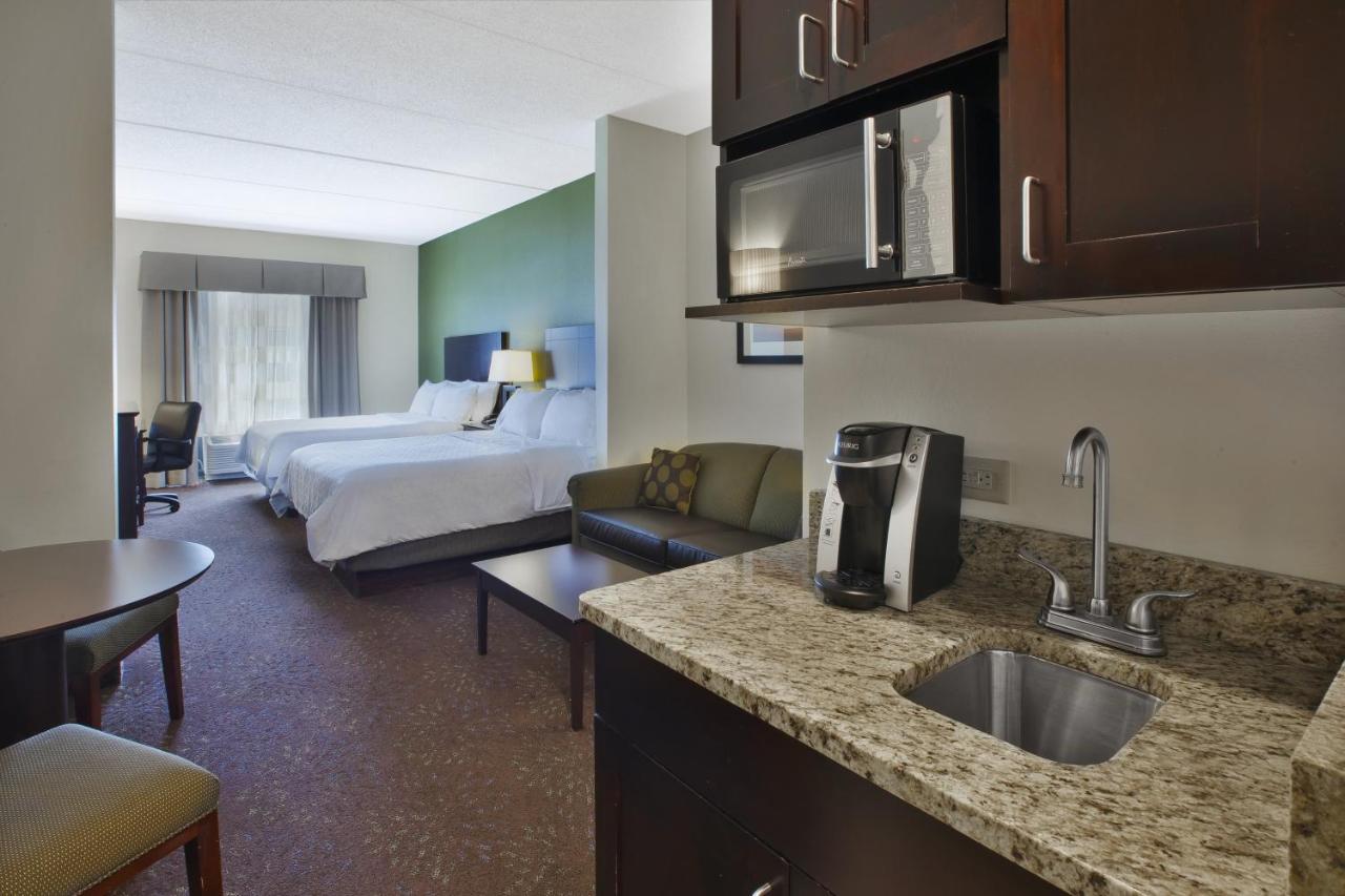 Deluxe Twin Room - Hearing Accessible at Holiday Inn Express & Suites Geneva Finger Lakes, an IHG Hotel