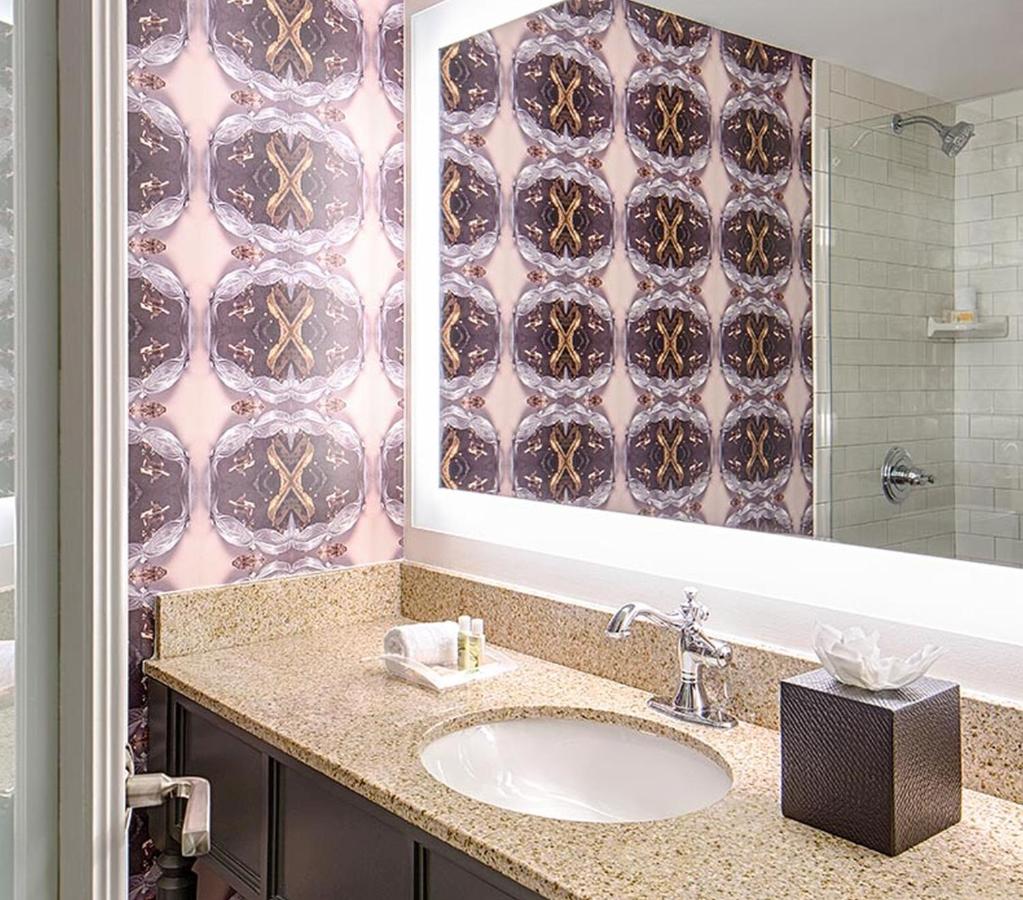 | Holiday Inn FRENCH QUARTER-CHATEAU LEMOYNE, an IHG Hotel