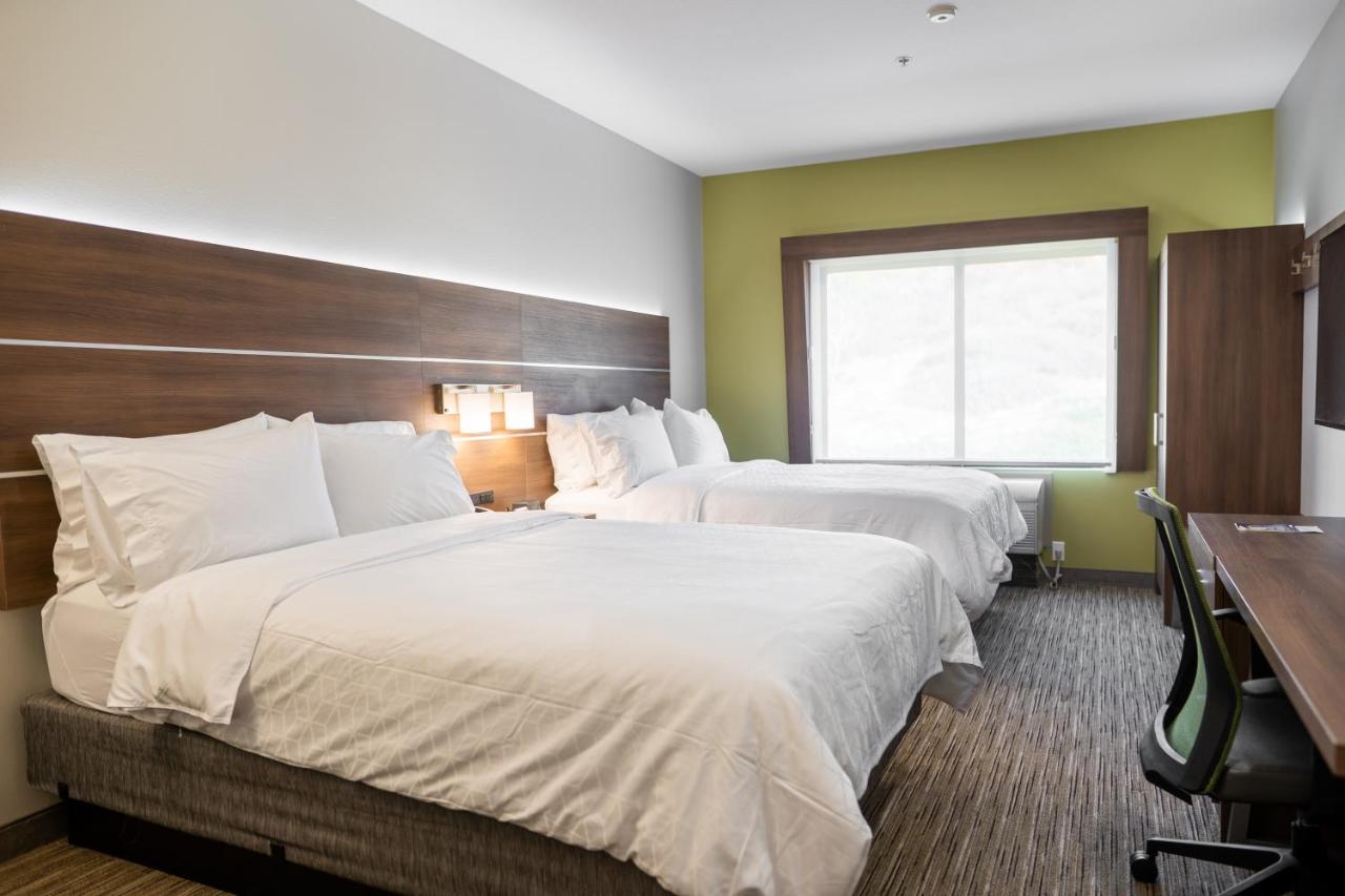 Queen Room with Two Queen Beds - Non-Smoking at Holiday Inn Express & Suites Lake Forest by IHG