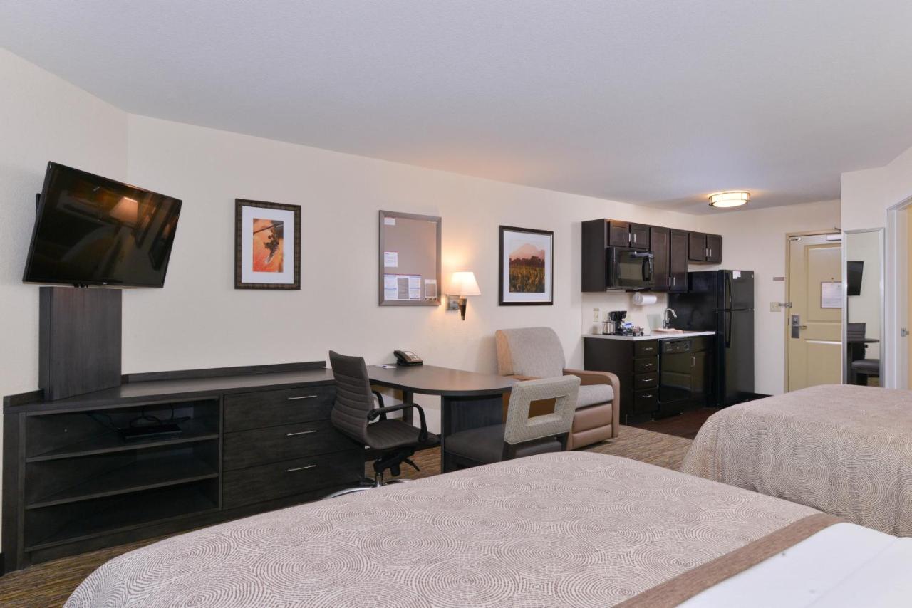 Queen Studio Suite - Disability Access Roll in Shower/ Non-Smoking at Candlewood Suites Casper, an IHG Hotel