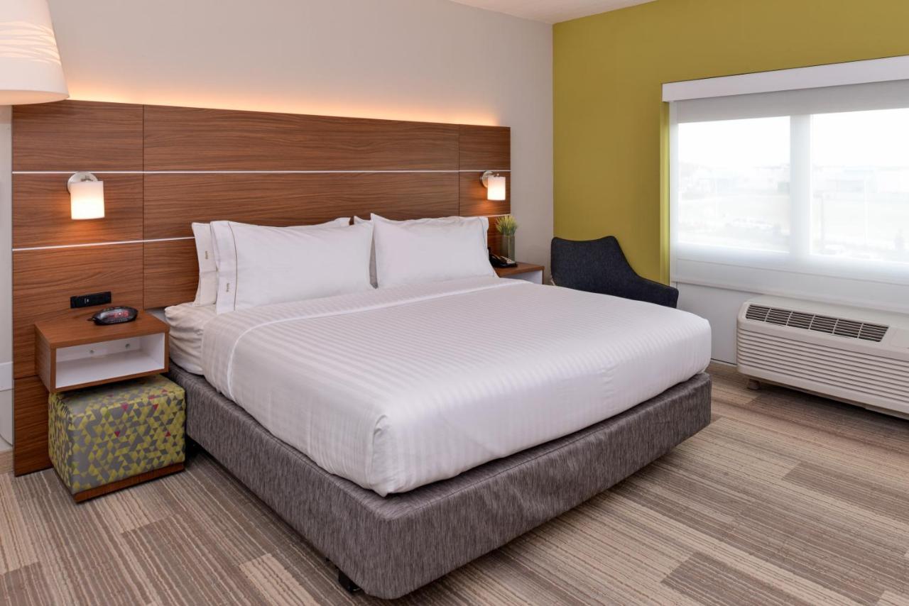 King room - Disability Access Hearing Accessible at Holiday Inn Express & Suites Salem by IHG