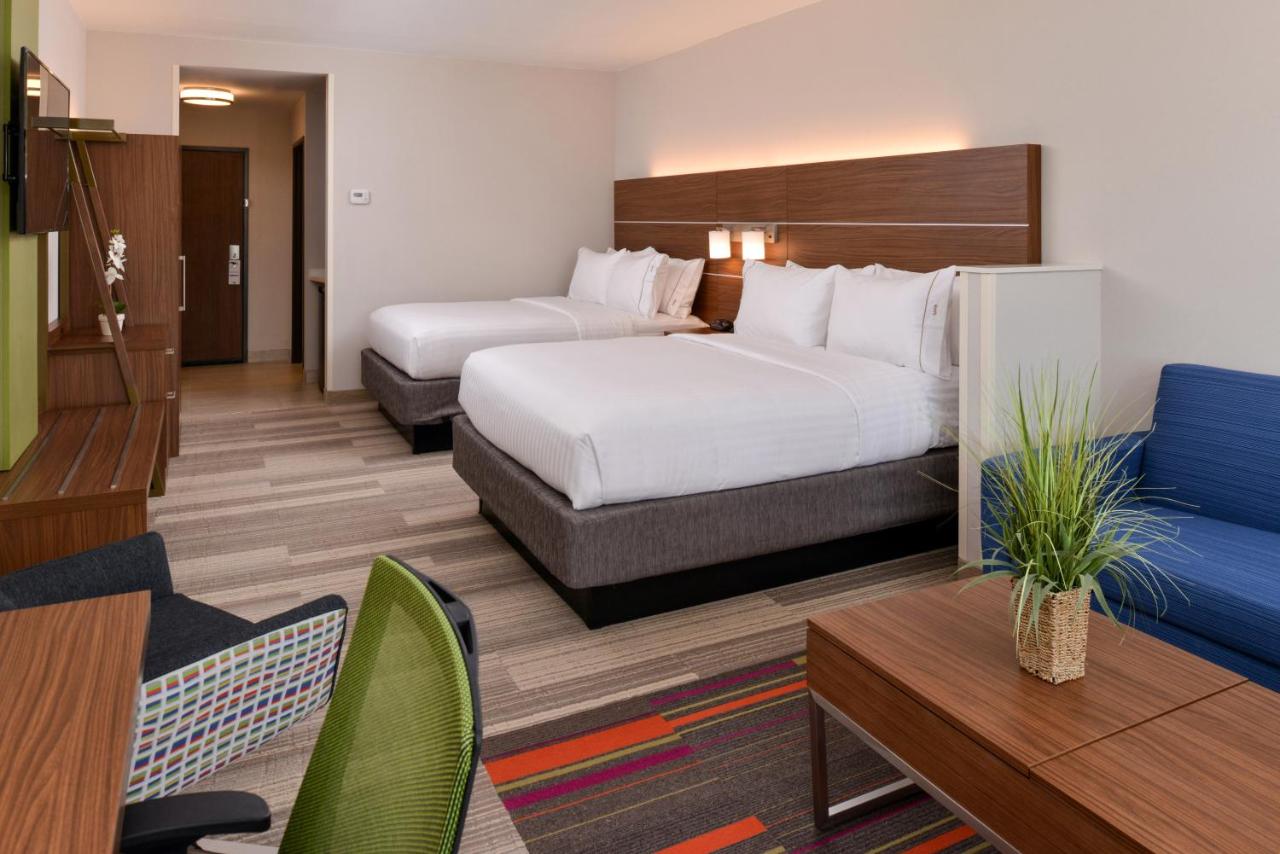 One-Bedroom Suite at Holiday Inn Express & Suites Salem by IHG