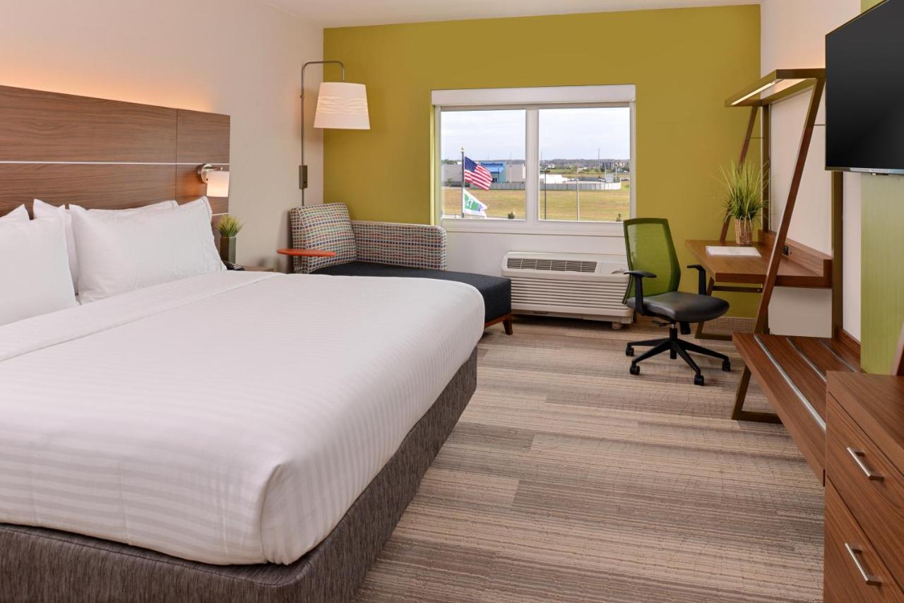 King room - Disability Access Hearing Accessible at Holiday Inn Express & Suites Salem by IHG