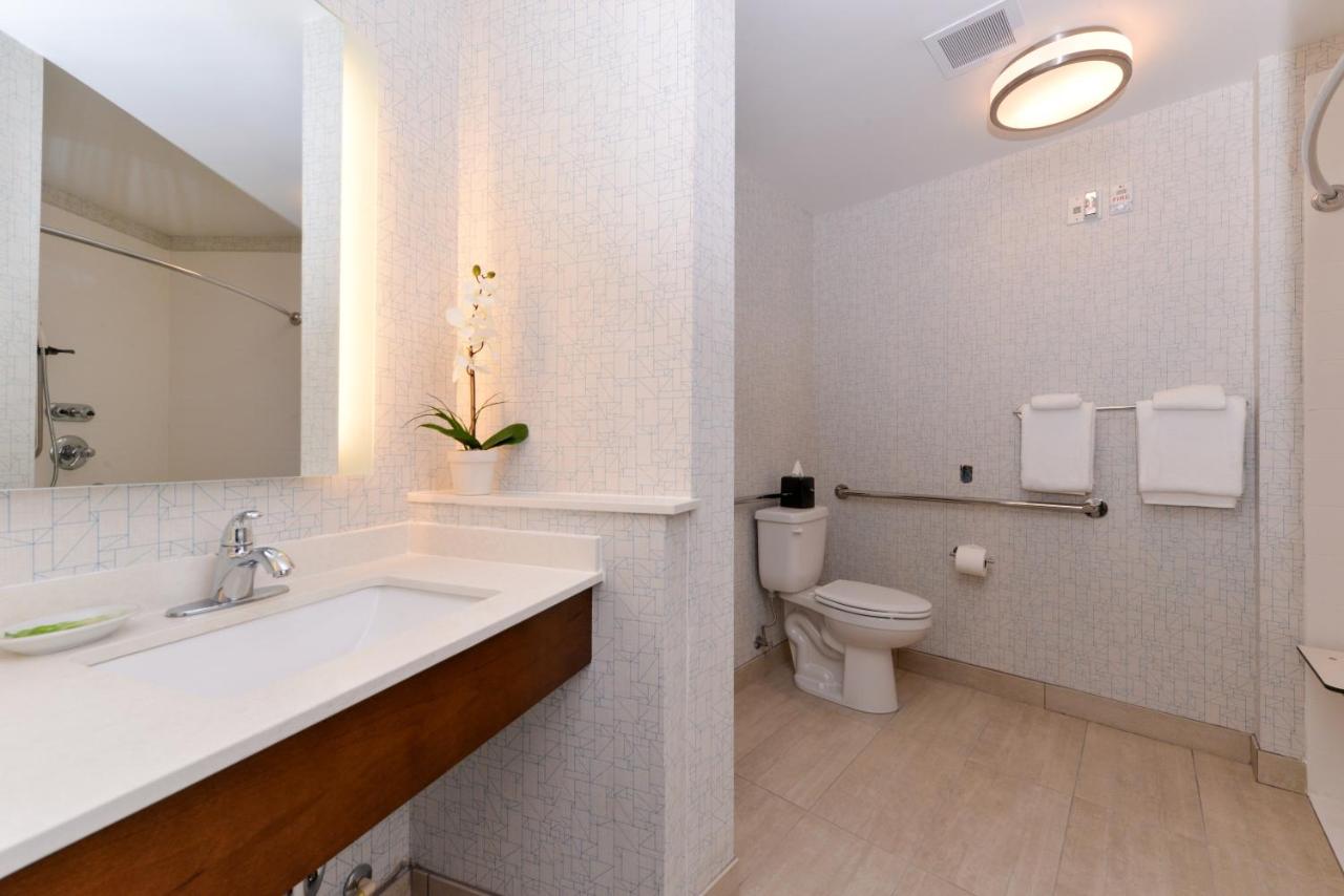 One-Bedroom Suite at Holiday Inn Express & Suites Salem by IHG