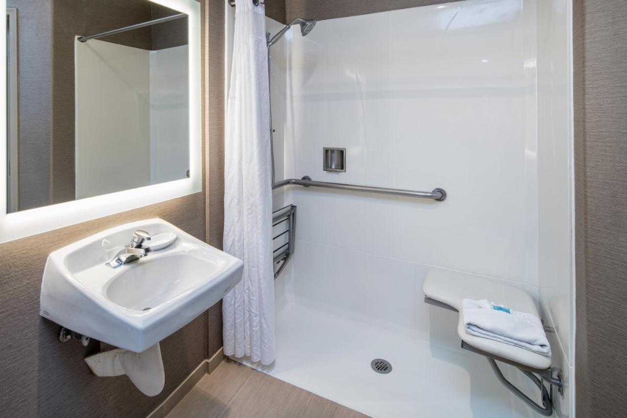 | Holiday Inn Express & Suites Santa Clara, an IHG Hotel