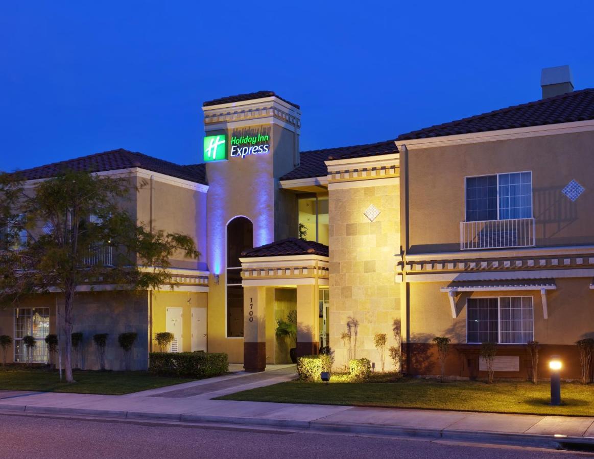 | Holiday Inn Express & Suites Santa Clara, an IHG Hotel
