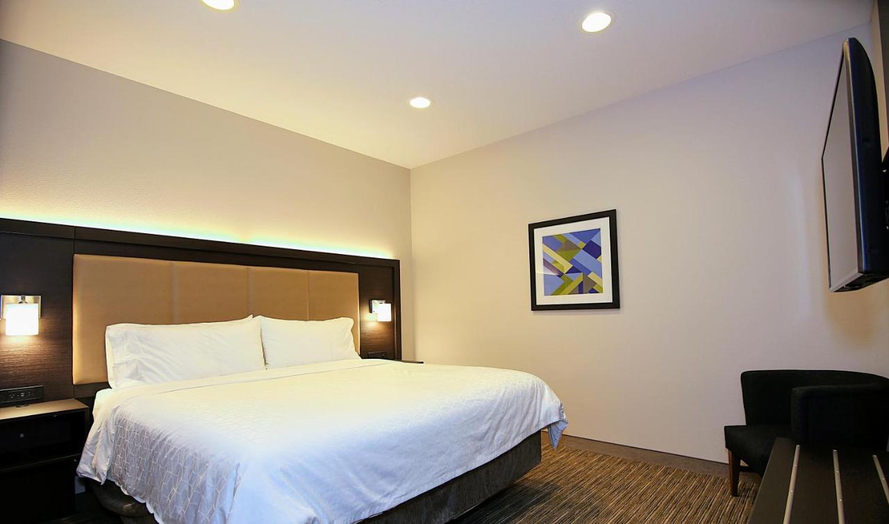 Large Suite with Two King Beds at Holiday Inn Express & Suites Ashland by IHG