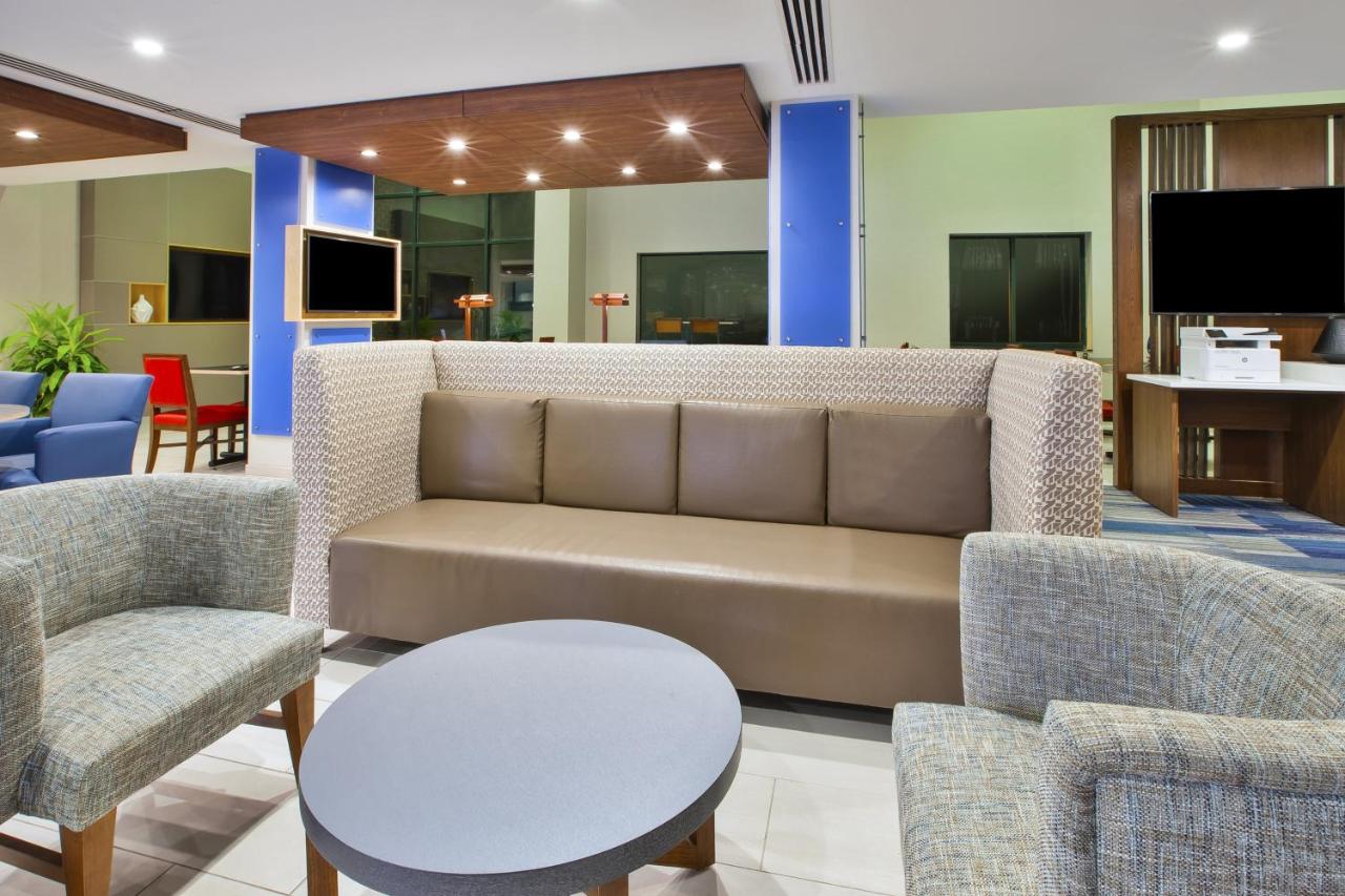 | Holiday Inn Express Rochester-Victor, an IHG Hotel