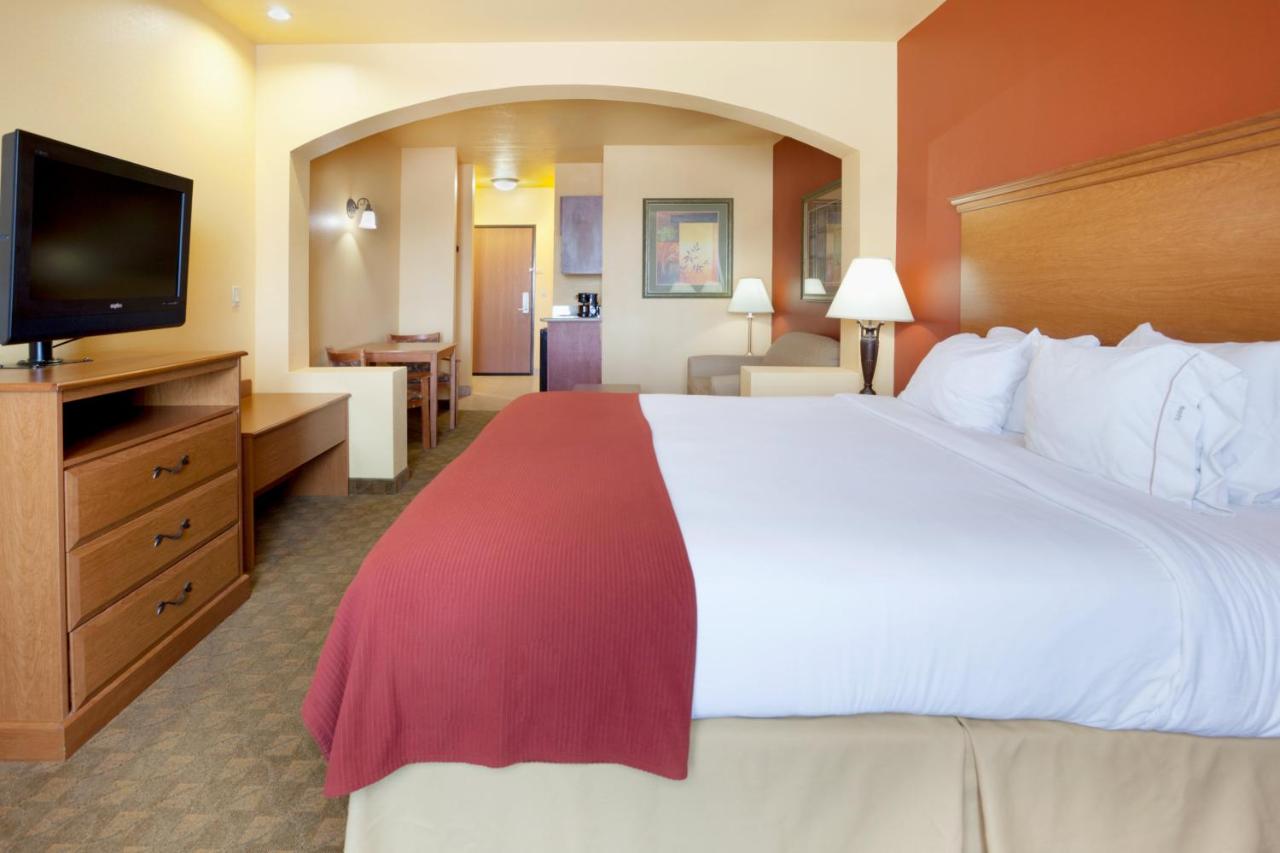  | Holiday Inn Express & Suites Zapata