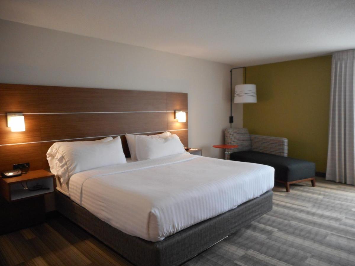 King Room - Non-Smoking at Holiday Inn Express Fairfield, an IHG Hotel